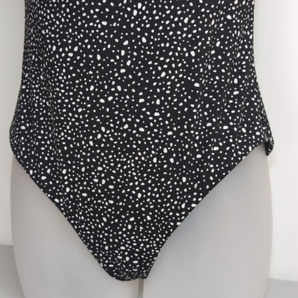 Nike Spotted One Piece Swimsuit Sporty Athletic Mesh Open Back Keyhole Black - Picture 5 of 14